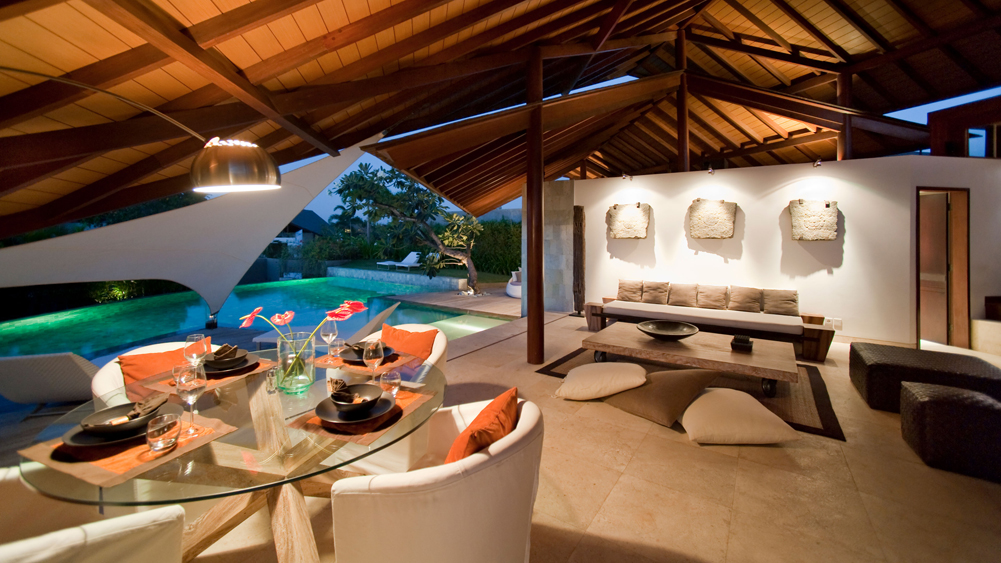 The Layar - Living and dining at night